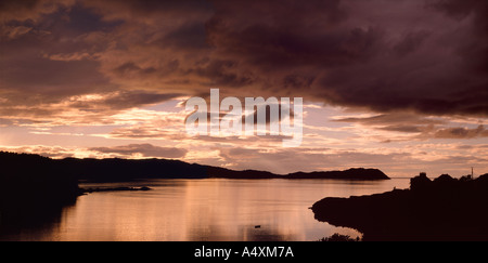 Soir sur le Loch Shieldaig et le village de Shieldaig Wester Ross Highlands écossais Banque D'Images