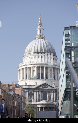 Saint Paul's Cathedral City de Londres Angleterre Royaume-uni Grande-bretagne du Millennium Bridge Banque D'Images