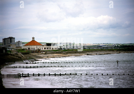 Vue sur la plage d'Aberdeen, vue vers le nord en direction de Beach Ballroom au loin Banque D'Images