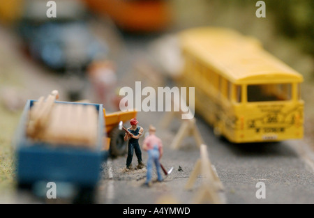 Cours de chemin de fer modèle Berlin club. Club cave avec chemin de fer modèle plante dans la trace N (1:160). Diorama avec road Banque D'Images