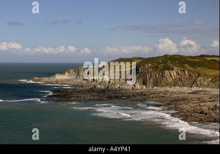 Vue de la côte nord du Devon vers Bull Point Lighthouse sur Rockham Bay Banque D'Images