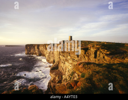 dh Kitchener Memorial monument MARWICK HEAD ORKNEY Scottish Sea falaises monuments écosse nature Bird Reserve uk isles littoral Banque D'Images