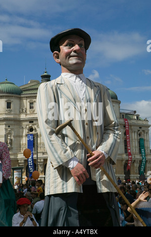 Gigante (géant) au cours de parade, Aste Nagusia, Bilbao, Pays Basque. Banque D'Images