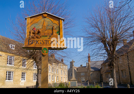 Brigstock signe Northamptonshire Angleterre village Banque D'Images