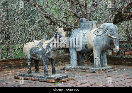 Près de tombeau de Tu Duc Hue Vietnam central oriental Orient Asie du Sud Est sur la garde d'honneur de pierre animaux Banque D'Images