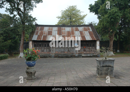 Près de tombeau de Tu Duc Hue Vietnam central oriental Orient Asie du Sud est à toit rouillé concubine quarts Banque D'Images