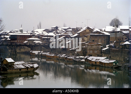 Jhelum River à Srinagar au Jammu-Kash Banque D'Images