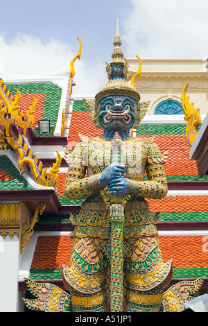 Le tuteur au Wat Phra Kaew temple bouddhiste près de Royal Grand Palace Bangkok Thaïlande Banque D'Images