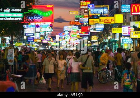 Nuit sur Khaosan Road Bangkok Thaïlande Banque D'Images