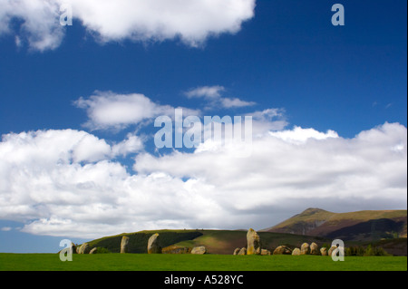 L'Angleterre, Cumbria, Parc National de Lake District. Le cercle de pierres de Castlerigg populaires datant de la période néolithique au plus tard Banque D'Images