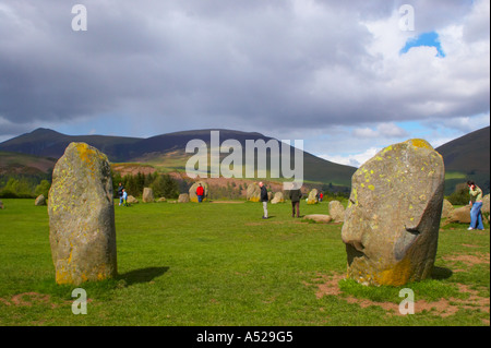 L'Angleterre, Cumbria, Parc National de Lake District. Le cercle de pierres de Castlerigg populaires datant de la période néolithique au plus tard Banque D'Images