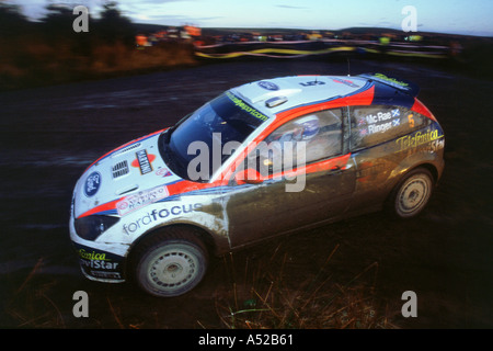 Colin McRae en Ford Focus RS WRC Rallye Réseau Q2002 Banque D'Images