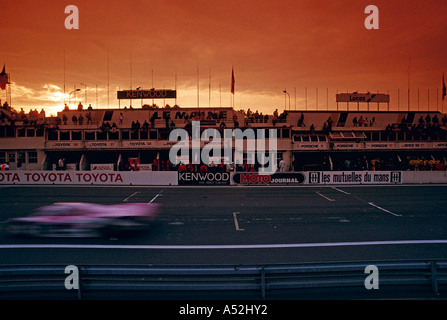 Porsche 962C. Team Joest Racing. Bob Wollek chauffeurs Hans-Joachim coincé & John Winter. La course des 24 Heures du Mans 1989 Banque D'Images