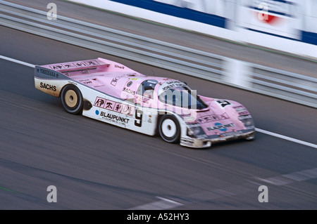 Porsche 962C. Team Joest Racing. Bob Wollek chauffeurs Hans-Joachim coincé & John Winter. La course des 24 Heures du Mans 1989 Banque D'Images