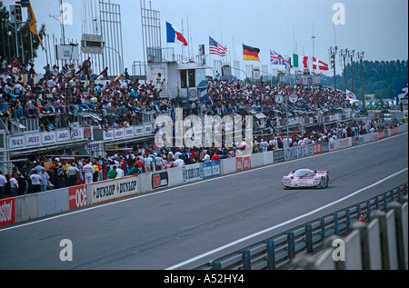 Porsche 962C. Team Joest Racing. Bob Wollek chauffeurs Hans-Joachim coincé & John Winter. La course des 24 Heures du Mans 1989 Banque D'Images