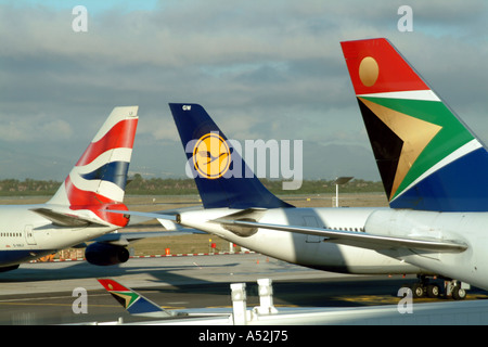 L'Aéroport International de Cape Town Afrique du Sud RSA tailplanes de British Airways Lufthansa et South African Airways avion Banque D'Images