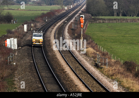 Les hommes de la réparation dans les signaux ferroviaires UK Banque D'Images