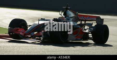 Lewis Hamilton (GB) dans la McLaren Mercedes MP4-22 au cours de voiture de course de Formule 1 séances d'essai en février 2007 Banque D'Images