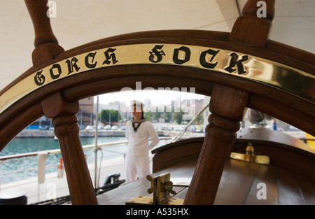 Barre en bois sur le grand voilier allemand Gorch Fock Banque D'Images