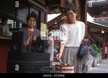 Painet ha1601 3211 Japon encens temple Sensoji Asakusa Tokyo au pays en développement, de pays moins développés économiquement Banque D'Images