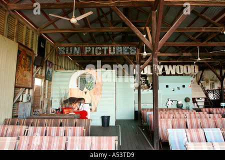 Soleil Photos cinéma en plein air dans la région de Broome Australie occidentale. Construit en 1916 son le plus ancien cinéma dans le pays Banque D'Images