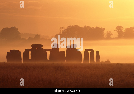 Stonehenge Wiltshire England UK au lever du soleil Banque D'Images