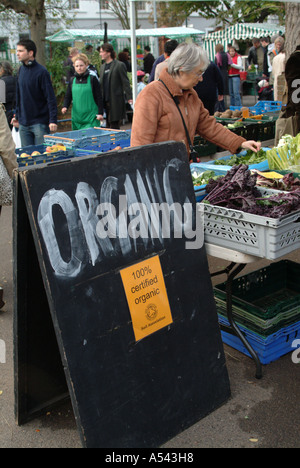 Marché des agriculteurs biologiques dans le Queens Park, Londres, UK Banque D'Images