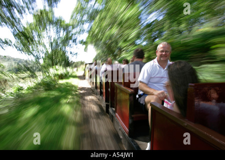 Irton Road, GBR, 20. Août 2005 - Train de chemin de fer entre Ravenglass Seascale et Dalegarth pour stand dans le lac du district. Banque D'Images