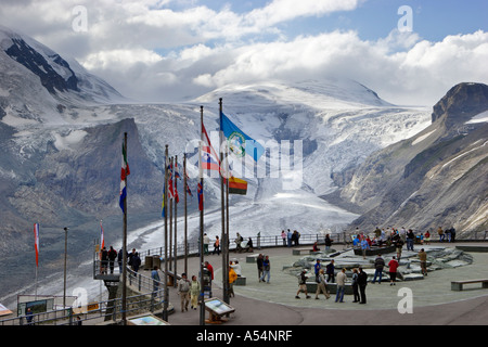 Terrasse panoramique de Franz Josefs Höhe en face de Pasterze glacier sur Carinthie Autriche Banque D'Images