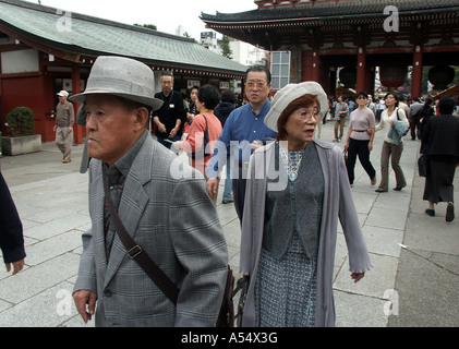 Ip Painet9109 Japon temple Asakusa Tokyo 2003 personnes au pays en développement, de pays moins développés économiquement émergentes de la culture Banque D'Images
