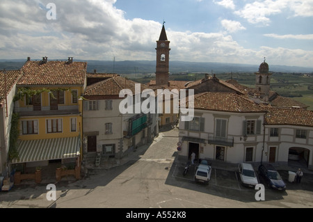 Govone dans le Roero entre Alba et Asti Piemonte Piemonte Italie Banque D'Images