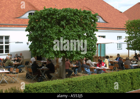Café-restaurant dans le jardin de château Neuhardenberg Allemagne Brandebourg Banque D'Images
