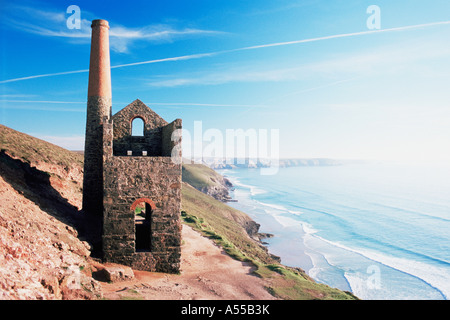 Tin mine désaffectée sur la côte de Cornouailles Banque D'Images