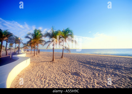 Lever du soleil sur la plage de Fort Lauderdale en Floride USA Banque D'Images