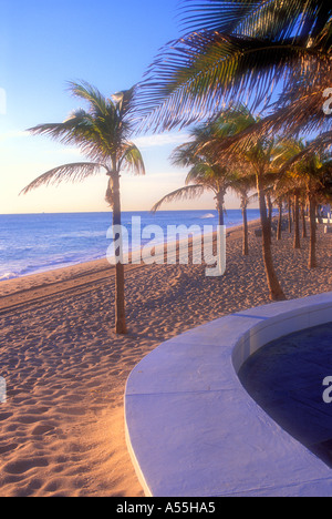 Lever du soleil sur la plage de Fort Lauderdale en Floride USA Banque D'Images