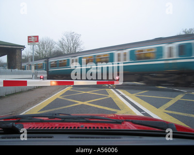 Croisement de ligne de chemin de fer en milieu rural et de la plate-forme Darsham de Norfolk Angleterre Grande-Bretagne Banque D'Images