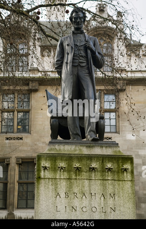 L'Angleterre. Londres. statue du président américain Lincoln à la place du Parlement Banque D'Images