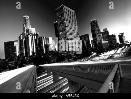 Noir et blanc sur les toits du centre-ville de Los Angeles Los Angeles Los Angeles County California United States USA Banque D'Images