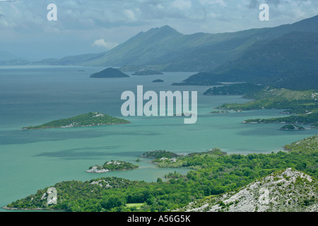 Inseln im Shkoder Voir Nationalpark Shkoder Voir Montenegro îles dans le lac de Skadar le parc national du lac de Skadar au Monténégro Banque D'Images