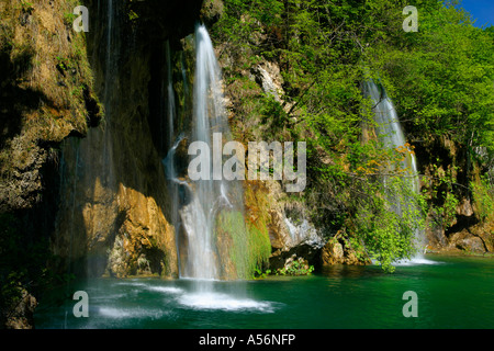 Plitvicer seen Kroatien Chutes d'eau dans la région des lacs supérieurs du Parc National de Plitvice Croatie Banque D'Images