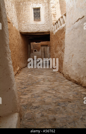 Ruelle étroite dans la vieille ville de Ghadamès, Libye, Banque D'Images