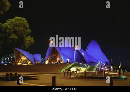 Sydney Opera House soirée courts en bleu Banque D'Images