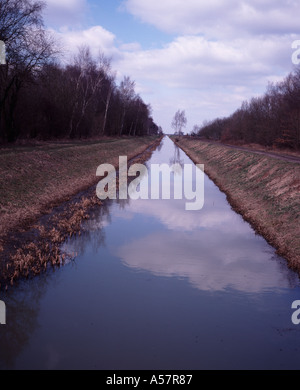 Catchwater drain situé dans le Lincoln, Lincolnshire Fens UK Banque D'Images