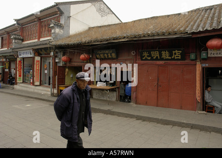 Painet jf5487 Chine Scène de rue montrant l'arrière-plan restaurant musulman ville Dali Yunnan province asie extrême-orient vieillissement Vieillissement Banque D'Images