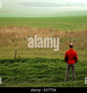 Homme seul sur une colline Banque D'Images