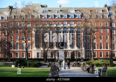United Kingdom Central London W1 mayfair Grosvenor Square et jardins Banque D'Images