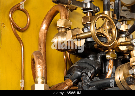 Détail de la cabine du conducteur d'une locomotive à vapeur, Musée des Transports, Lucerne, Suisse Banque D'Images