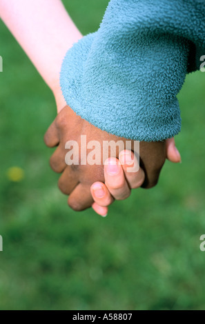 Close up of black and white friends holding hands Banque D'Images