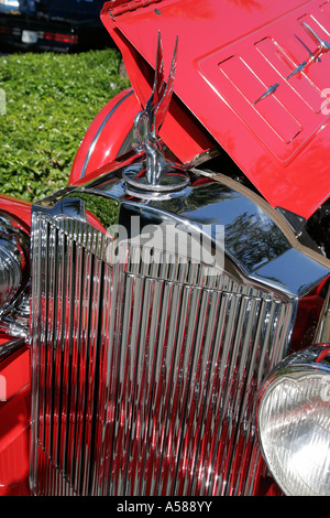 Miami Florida,Coral Gables,Classic car cars Show,collectionneurs,nostalgie rétro, investissement,restaurer,hobby,Americana,1933 Packard V 12,rouge,chrome Banque D'Images