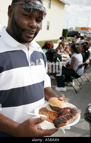 Miami Gardens Florida,Community Development Corporation,Father Appréciation Day,minorité,faible revenu,pauvreté,familles parents parents enfants Banque D'Images